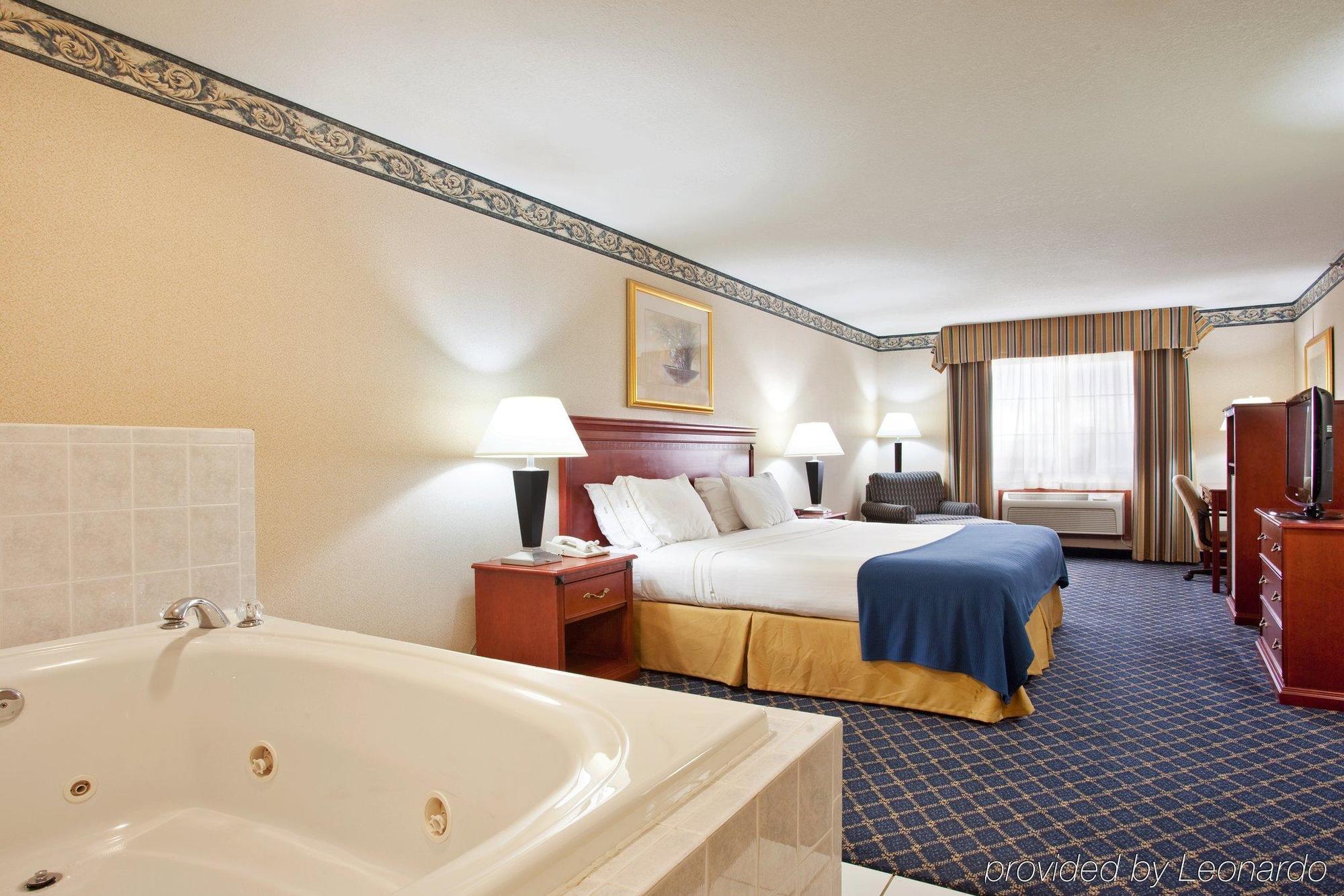 Holiday Inn Express & Suites Danville By Ihg Rum bild