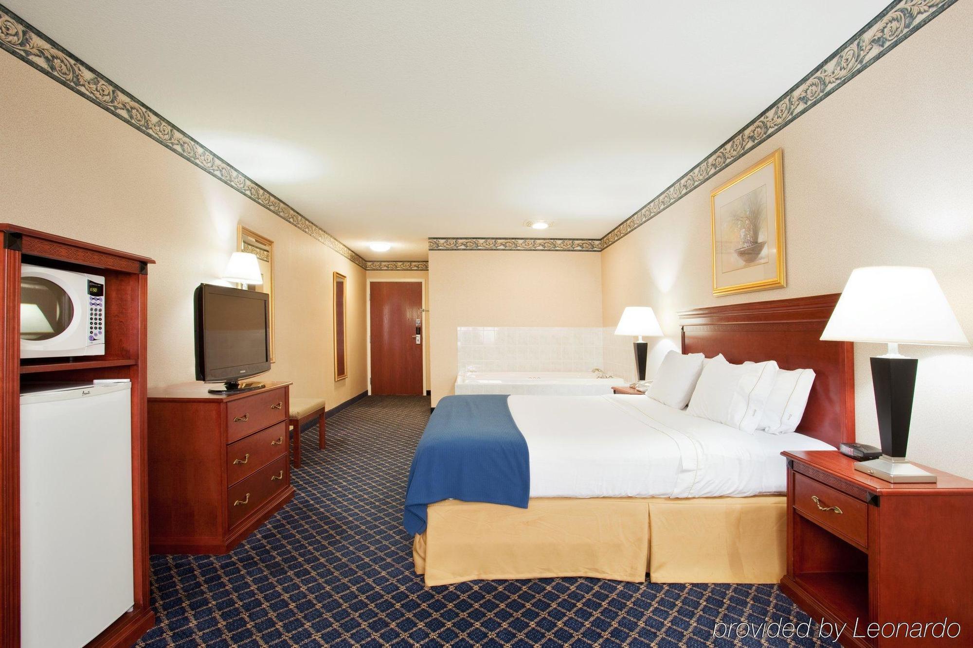 Holiday Inn Express & Suites Danville By Ihg Rum bild